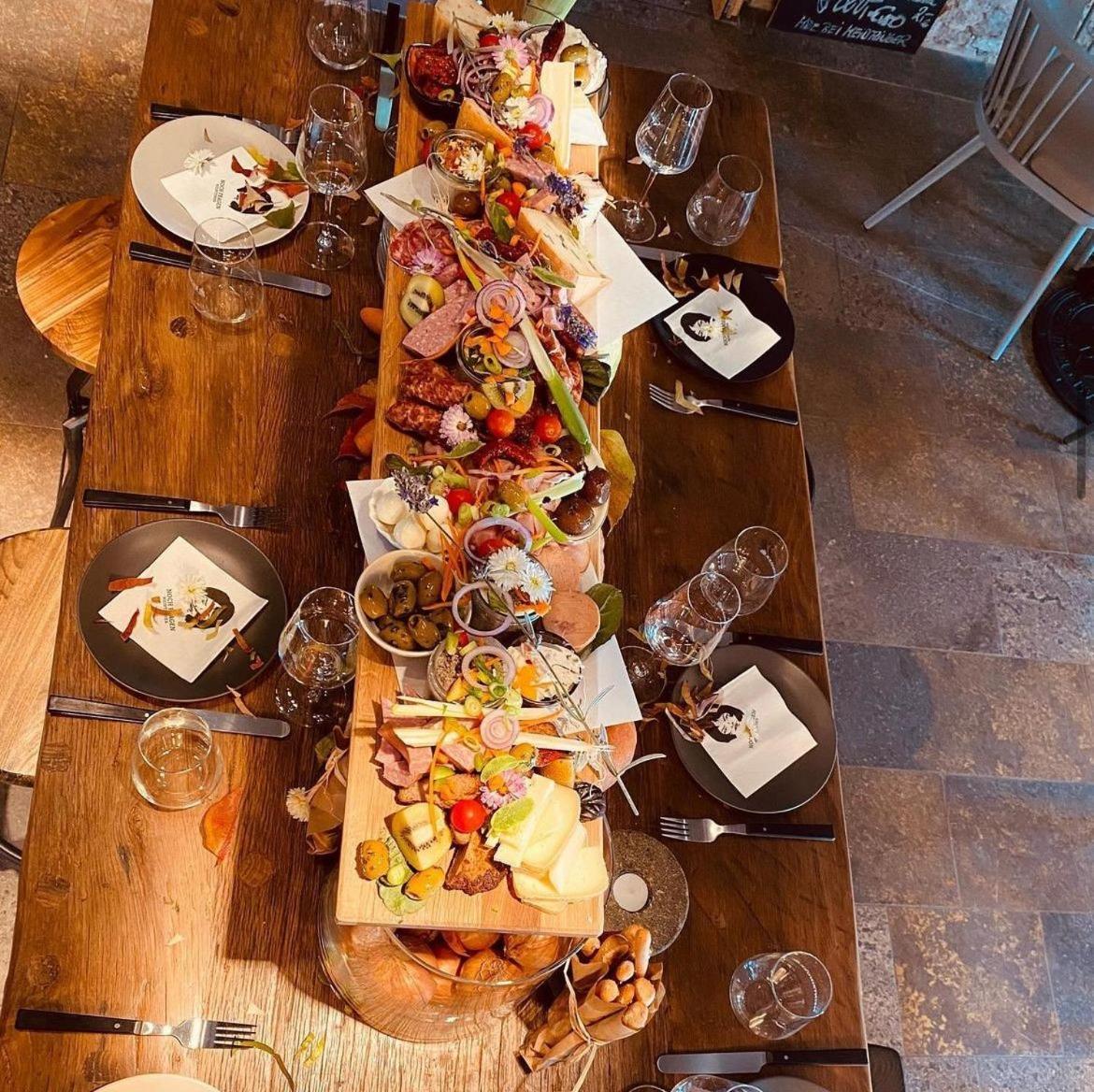 Hotel / Weingut Meintzinger Фрикенхаузен на Майн Екстериор снимка
